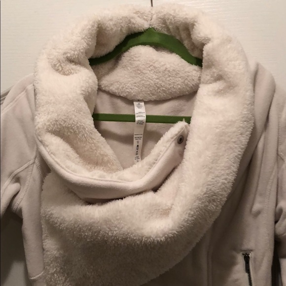 Cozy cream colour Lululemon sweater - Picture 2 of 4